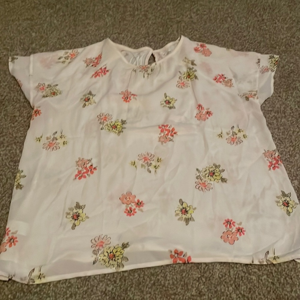 Mixed media loft floral top!